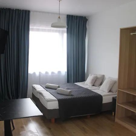 Cetniewo Stoczniowcow 32 ホームステイ *