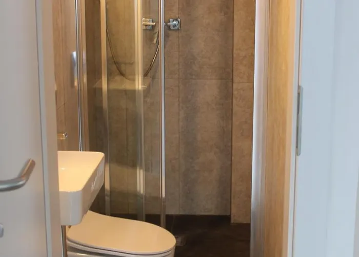 Cetniewo Stoczniowcow 32 *